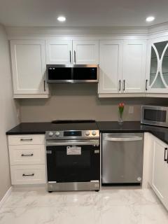 One bedroom and studio Basement Apartment unit sleeps 4 - 6