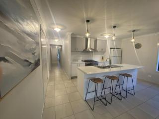 Modern 4-Bedroom Home, Near Playground, Lake Nature Trails, Minutes to Bendigo - 2