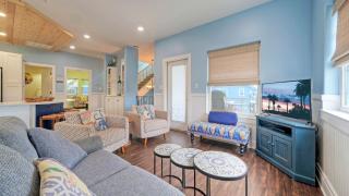 Luxe Coastal Stay w Private Pool Walk to Beach Leave of Absence by AvantStay - 1