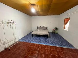 Gunny Bungalow 4 Cement Room - 2