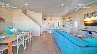 Backyard Tiki Bar Walk to the Beach Pool Cabana Cheeky Tiki by AvantStay - 2