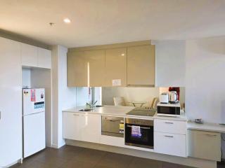 Modern One-bedroom Apt in Central Melbourne - 2
