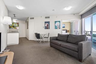 Brisbane City Retreat with Private Balcony - 9