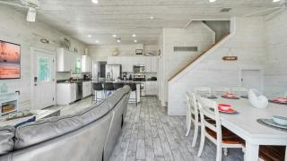 2 Blocks to the Beach Pool Patio w Bar Awave from it All by AvantStay - 2