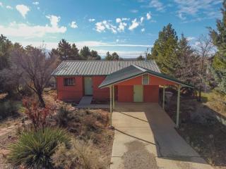 Arrowleaf Family House with Hot Tub - 5