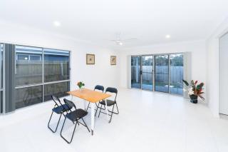 4BR Modern Park Ridge House - Perfect for Families Holiday Home - 8