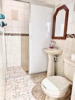 3 bedroom house one short walk from the beach - 9