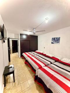 3 bedroom house one short walk from the beach - 2