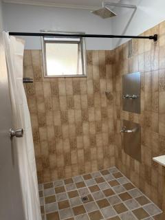 Uncle George's Free Breakfast with Seaview House - 3