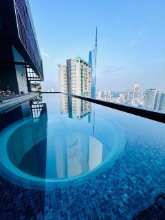 Lucentia Residence by Infinity swimming pool,lalaport KL - 9