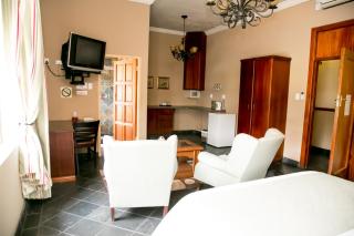 Picanha Grill Guest House & Events Venue - Nigel - 9