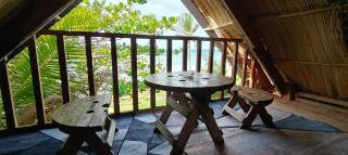 John and Novy's beach bungalows - 4