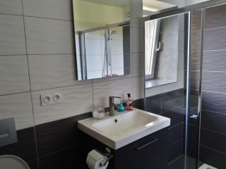 Charming vacation home with private pool, close to shops and sea - 2