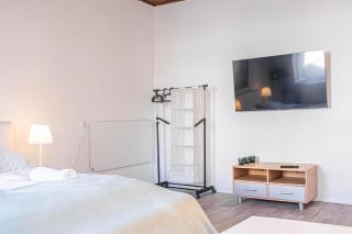 Perfectly situated 2BR shared Apt- ideal for short & Longstays - 9