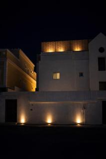 Elegant Jacuzzi Suite Pool Table Self Check in - 4