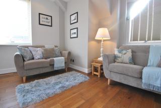 The Courtyard 2 Bedroom Apartments in Central Windsor with Parking - 6