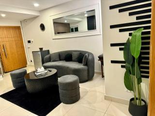 The Monochrome Lounge - 7