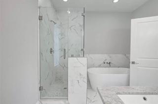 Luxurious 3 Beds/3.5 Baths House- The Heights - 7