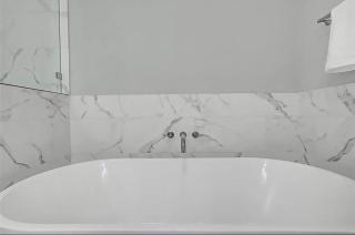 Luxurious 3 Beds/3.5 Baths House- The Heights - 4