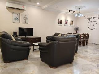Warmy 4 Bedrooms Double Storey Homestay, Few mins to Town, by MR HOMESTAY - 0