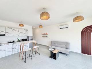 Butterwave | 1BR Jacuzzi & Terrace in Kfar Aabida - 2