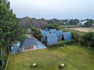 Alaya stays Inara Retreat Pet-Friendly 1-Cottage with a Mezzanine Loft, Shared Pool, and Garden - 2