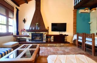 Encantadora casa con piscina privada y chimenea - 1