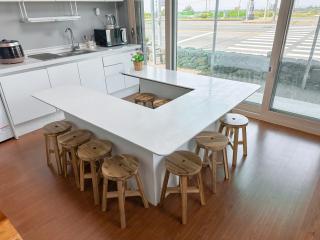 김녕 오션뷰 14인 독채- 방5개, 퀸침대7개 바다 코앞 특별가 - 9