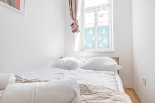 Elegant Private Rooms Near Danube With Garden Access - 4