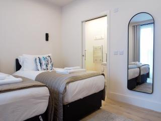 Spacious and Modern 2-bed on Easter Road - Flat 3, Elgin House Apartments - 4