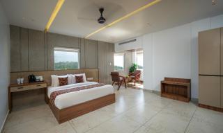 Boulevard Premium Luxury Hotel - 3