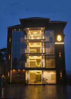 Boulevard Premium Luxury Hotel - 4