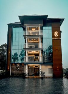 Boulevard Premium Luxury Hotel - 9