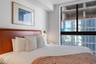 Downtown Condo w Roofpool & Gym - 3