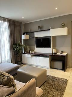 Sandton Cozy Unit C - 2 Bed 2 Bath - 2