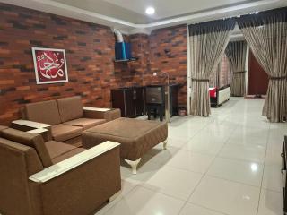 Royal Galaxy Airport & Motorway Stay - 4