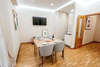 Apt Almas, City Hall 1 Min, 4 Pax, Smart Tv - 4