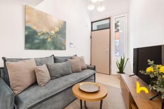 Modern Athenian Habitat near Acropolis & Museum! - 8