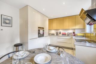 Executive 4 Bedroom Town House in Canada Water FREE WIFI & PARKING by City Stay Aparts London - 4