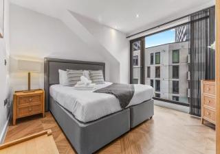 Super King Penthouse Minutes from Arndale Centre - Pass the Keys - 6