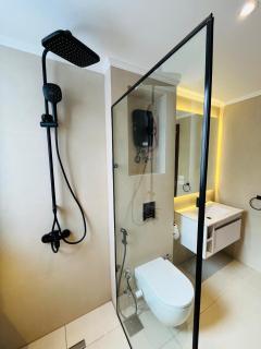 Penthouse w/ Private Rooftop Pool & Lake Views - 4