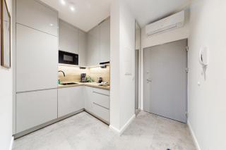 Halo Apartment with AC Wola Rondo Daszynskiego - 3