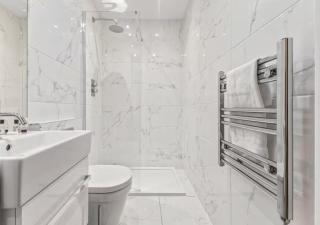Stunning Split Floor Flat by Manchester Victoria - Pass the Keys - 1