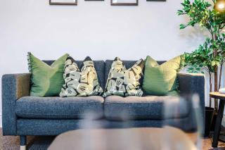 Spacious 4 Bed Home in Crewe by 53 Degrees Property! Perfect for Groups & Families - 8