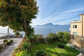 Charming Apartment with Lake View - 0