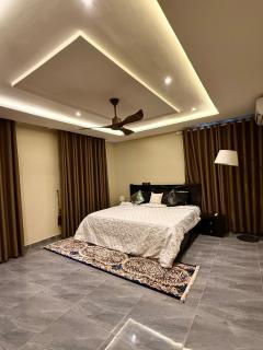 Luxury Three bedroom self compound - 9