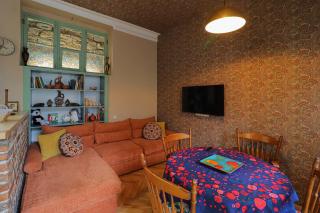 Heart of Tbilisi Stylish 2-Bedroom Apt - Wehost - 5