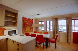 Handicap-Friendly Apartment With 3 Bedrooms - 3