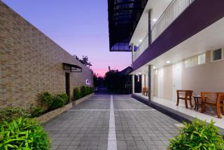 Grand Kebonsari Guesthouse - Surabaya - 1