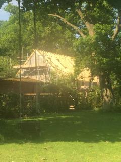 Cozy Holiday House in Ashford - Modern Comfort, Scenic Views - 7